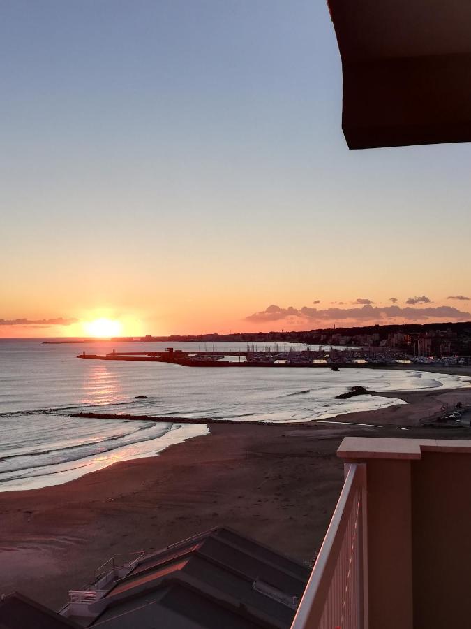 Appartamento La Terrazza Sul Tirreno Nettuno Esterno foto